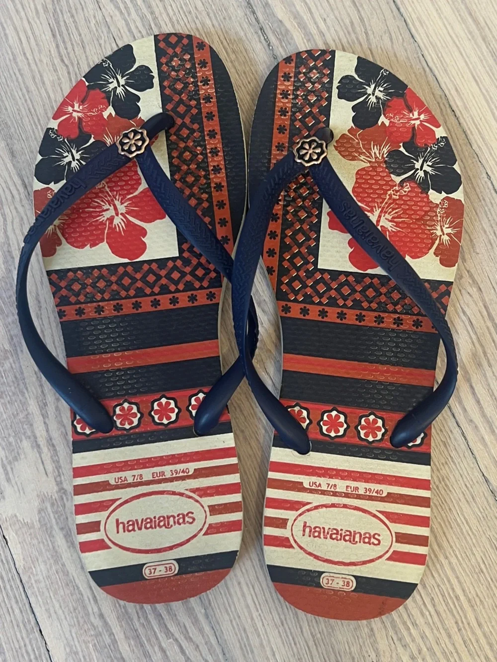 HAVAIANAS Women's Red & Navy Blue Tropical Floral Flip Flops Size 7/8